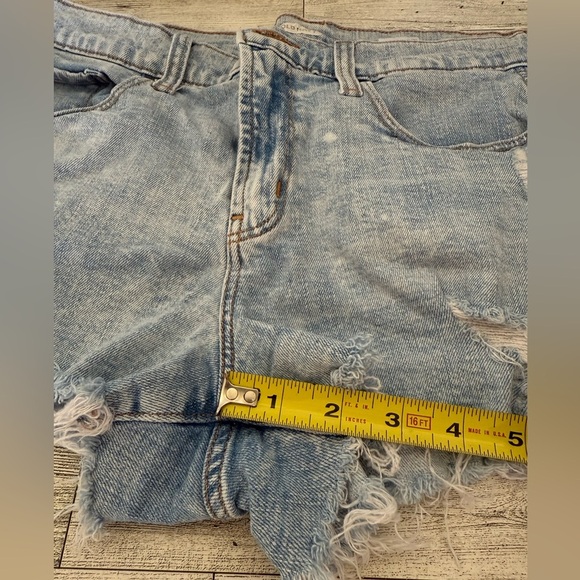 {Old Navy} Boyfriend Distressed light blue Jean Shorts - Women’s size 8 - Picture 5 of 7